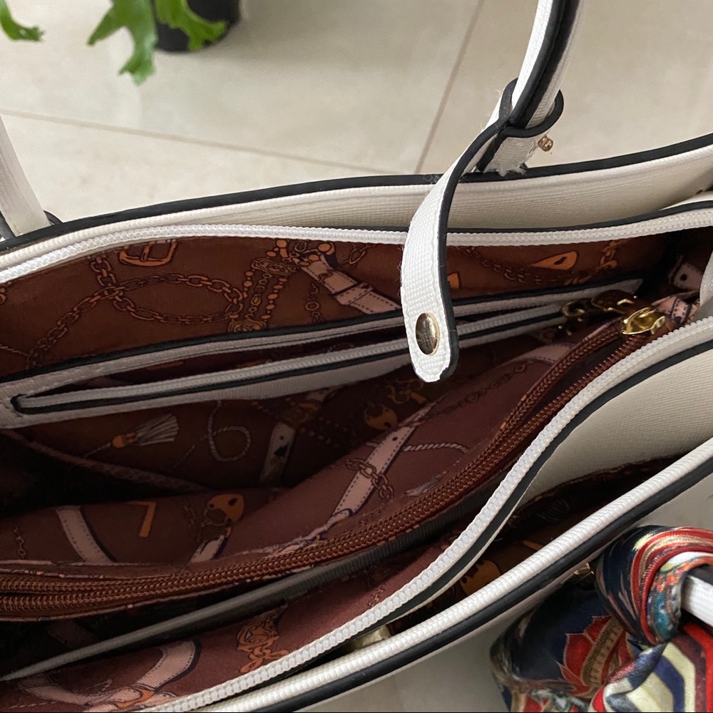 White handbag - Picture 4 of 8